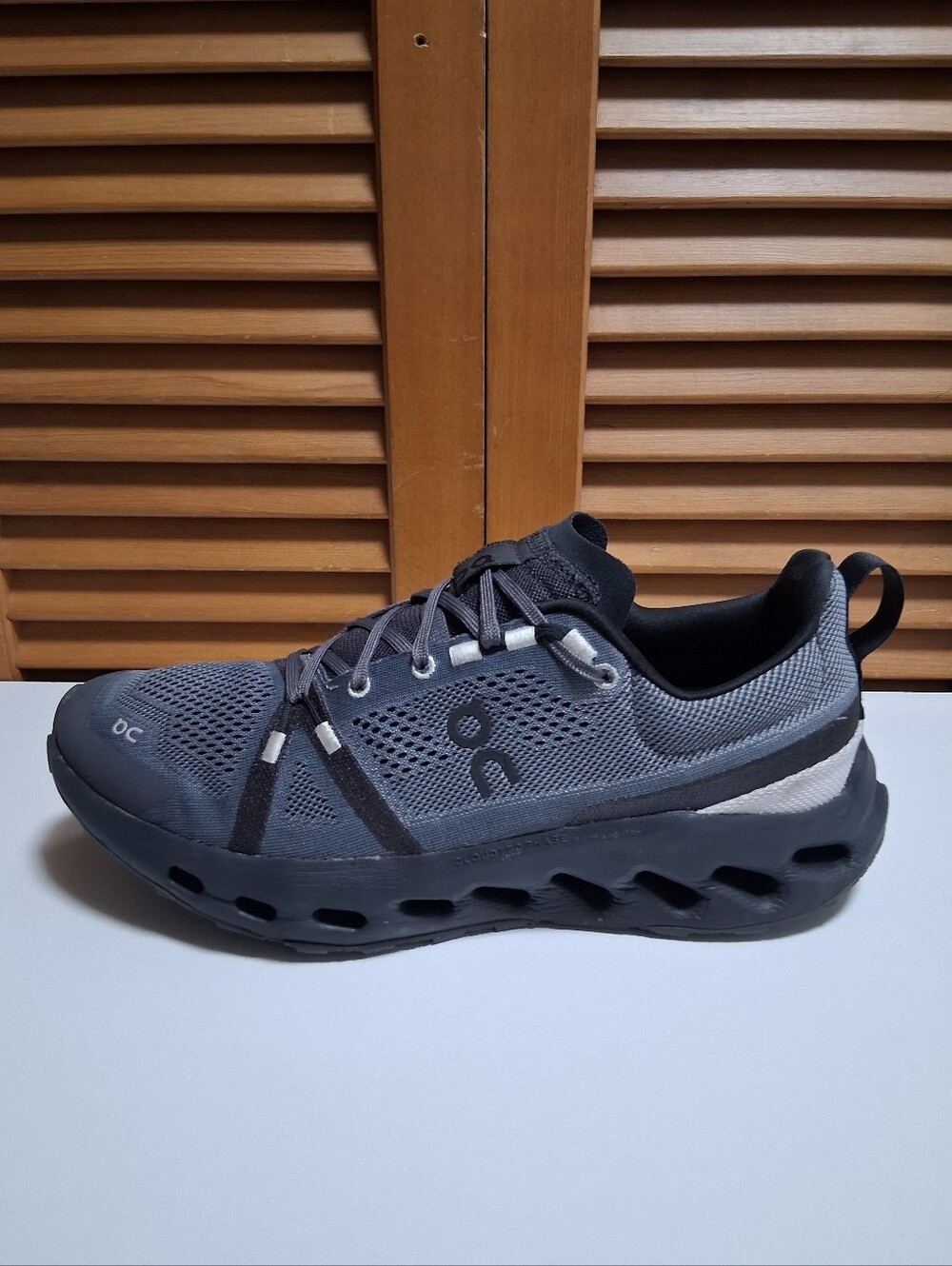 On Cloudsurfer Trail Running Shoes – Women’s Size 10 – Eclipse / Black